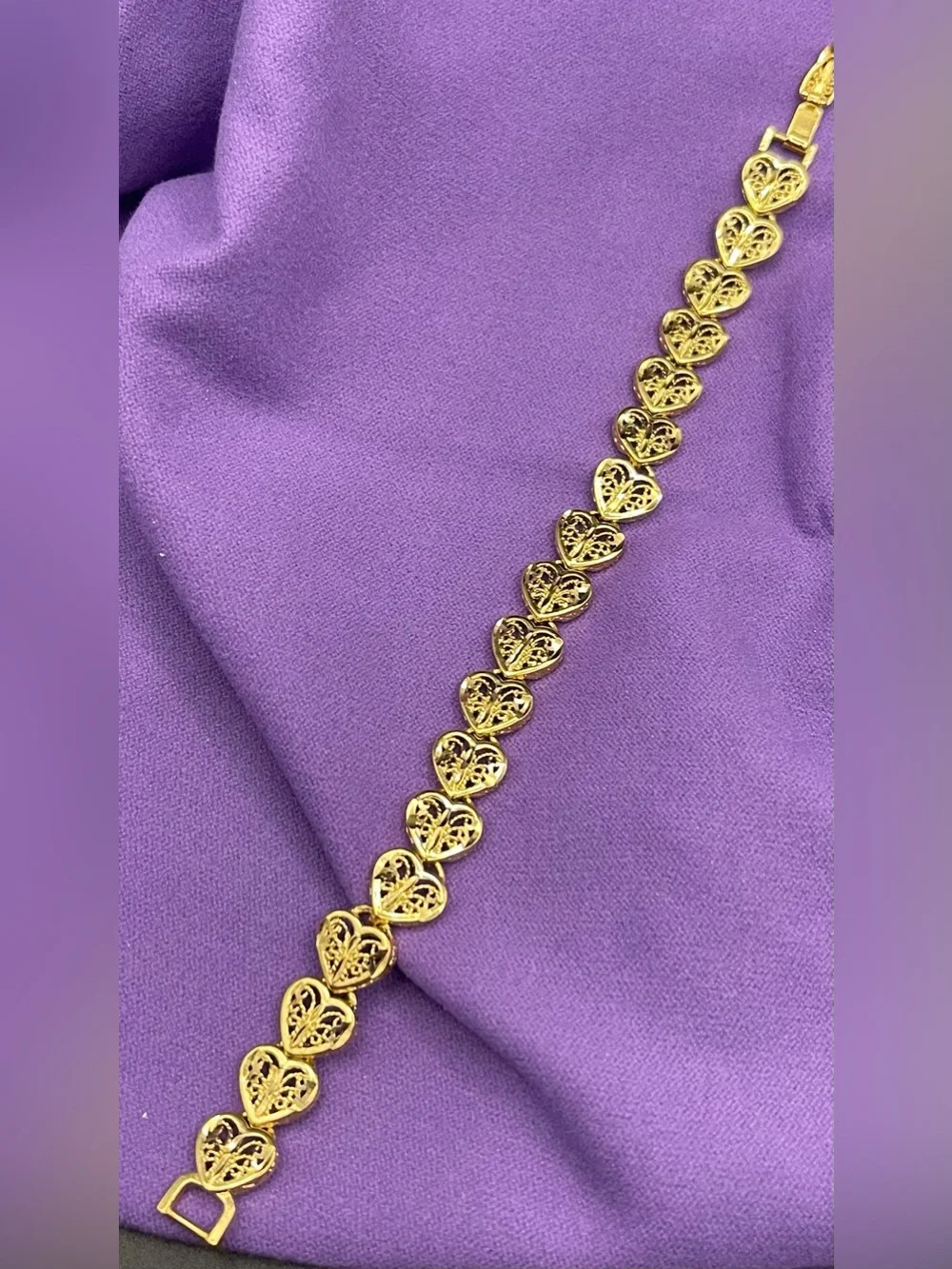 Vintage 90’s Diamond-cut gold filigree heart bracelet 13 g size 7” to 7 1/2”